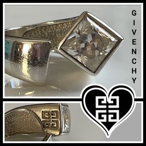 Chunky GIVENCHY Ring